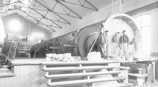 Trabalhadores na antiga fábrica da Noruega